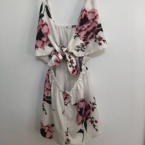White Flower Tie Up Romper๐บ